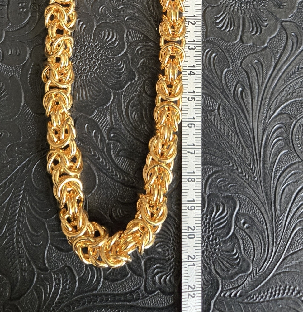 Elegant Gold Chain Necklace - Picture 2 of 4
